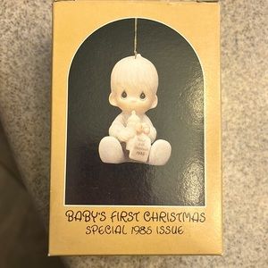 PRECIOUS MOMENTS BABY'S FIRST CHRISTMAS SPECIAL 1985 ISSUE